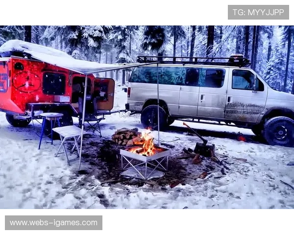 俱乐部工作人员暴风雪中保障场地，获球队集体致谢